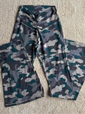 OFFLINE by Aerie Camo Flare Leggings High Rise Scrunch Butt Size L